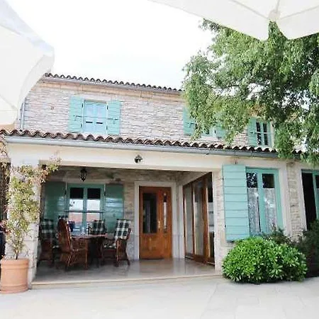 Holiday In With Pool 펜션 *